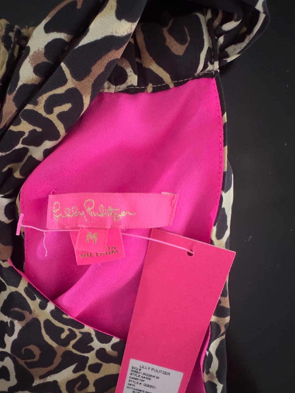 Lilly Pulitzer Caden Top featuring a classic leopard print & Pink Lining. Size M - Picture 4 of 8